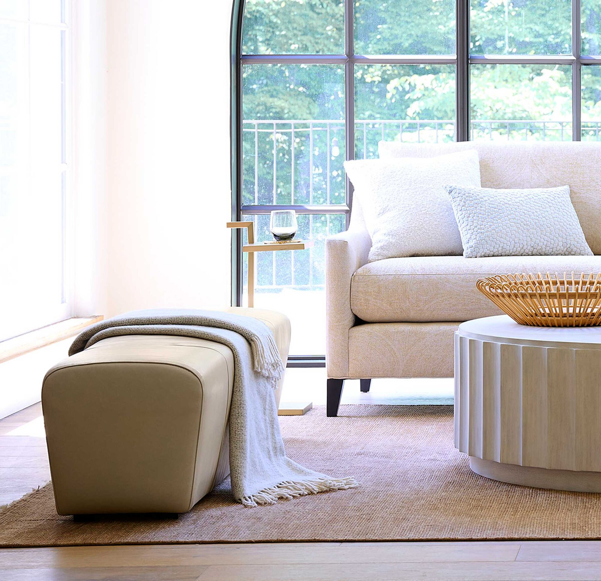 CHELSEA PULL-UP TABLE, , hi-res